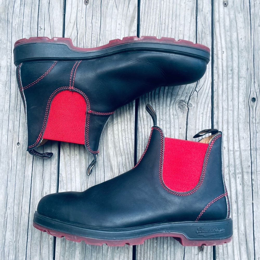 Blundstone Classic Chelsea Boots (Black and Red)
